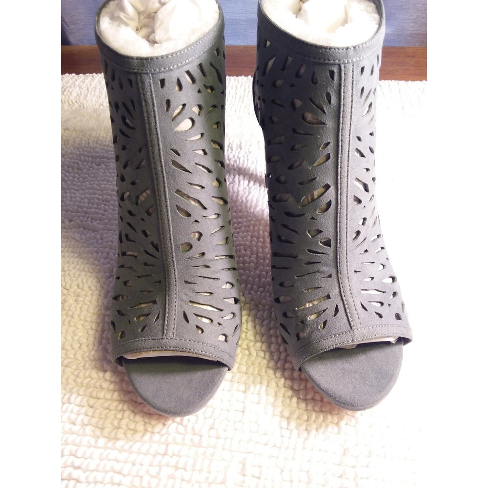 White House Black Market Shootie Stacey Laser Cut Gray Peep Toe Heels Sz 8 - Picture 10 of 16